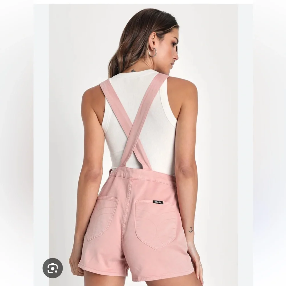 Rolla’s Original Short Light Pink Denim Overalls‎ size small